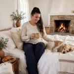 Σετ πιτζαμα γυναικεια homewear στο κρεβατι με τζακι και σκυλο - DS COMPANY cozy moments